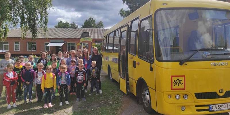 School buses: how farmers and entrepreneurs help the Ichnya municipality