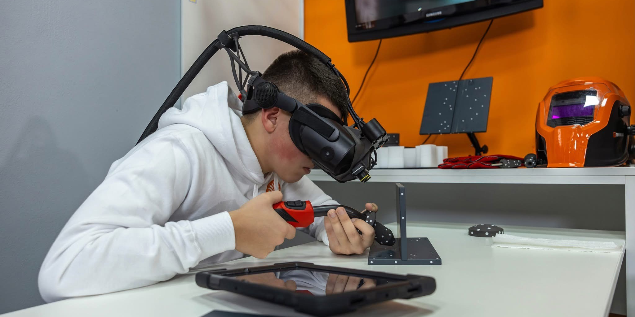 Bdae03016d4e3b4d852421bc2fff93e2