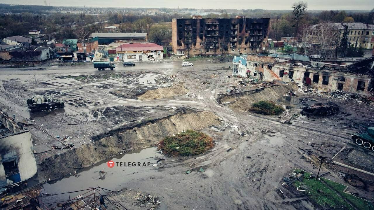 Привокзальна площа у Тростянці, березень 2022 року