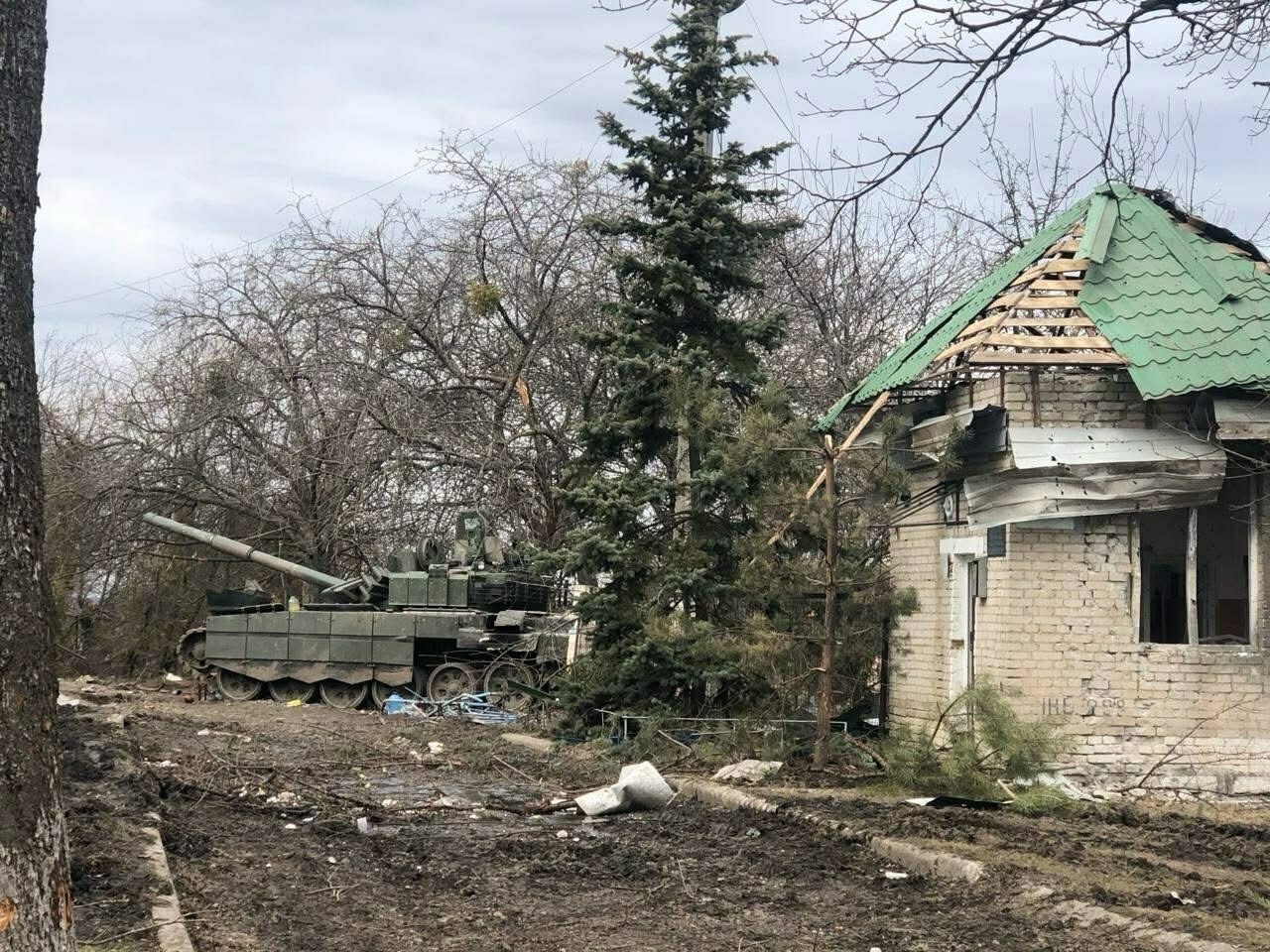 Один з двох російських танків, який стріляв по лікарні