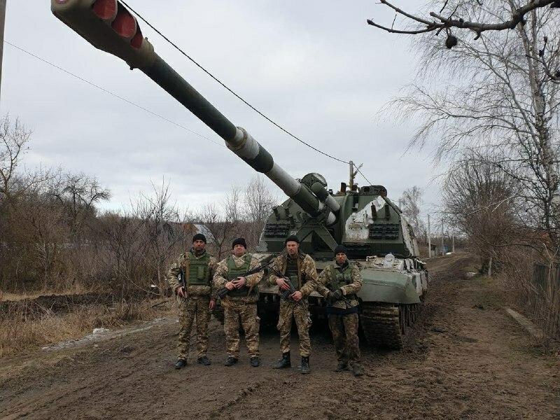 Перші бійці територіальної оборони Тростянця у березні 2022 року