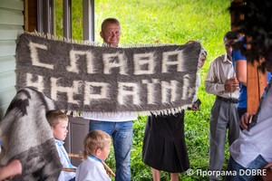 Директор клубу села Пасічне Іван Шарабуряк з родиною, Білоберізька громада